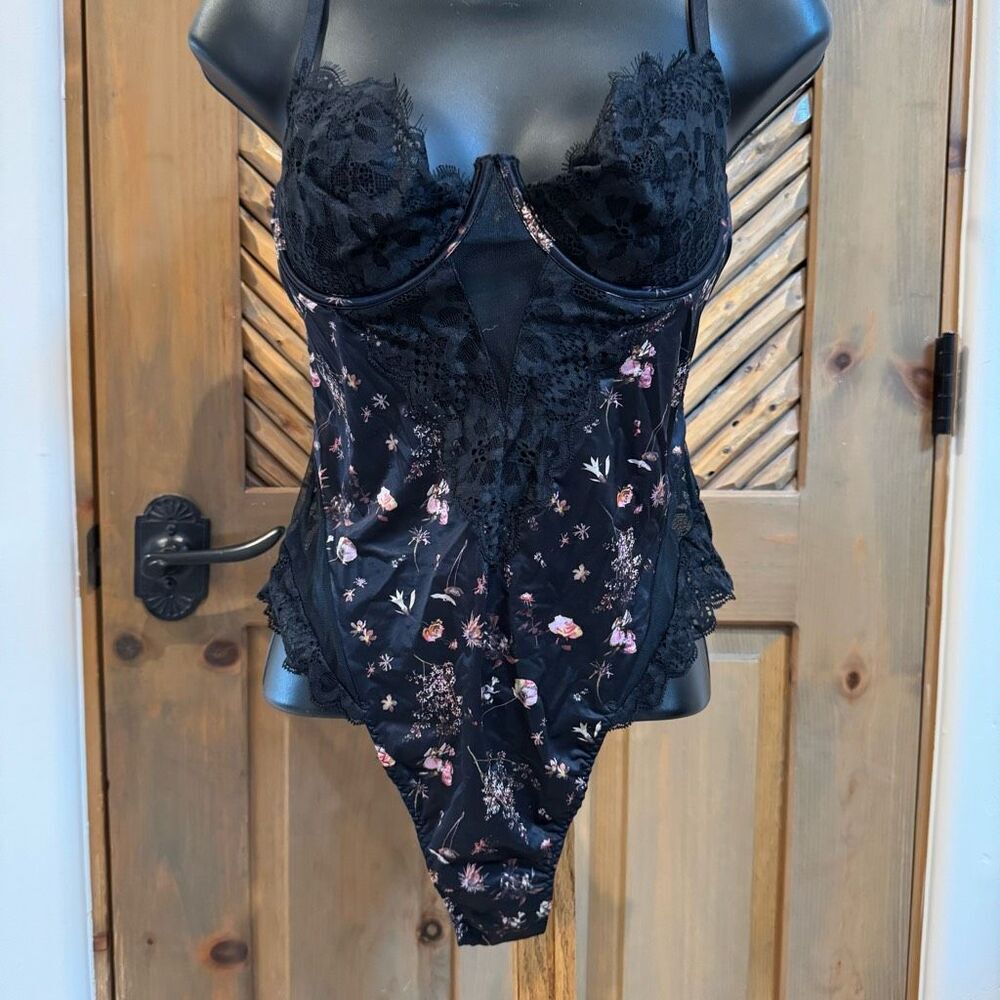Victoria’s Secret NWOT black floral lace teddy size Large